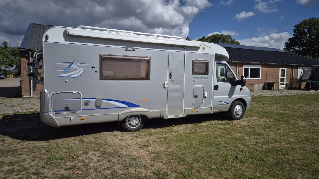 Verkocht! Burstner P700 met enkele bedden 2x airco