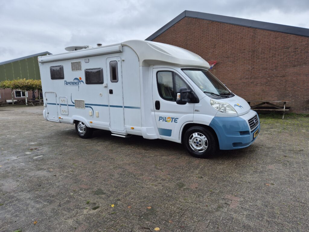 Verkocht! Pilote T720 met enkele bedden 2x airco