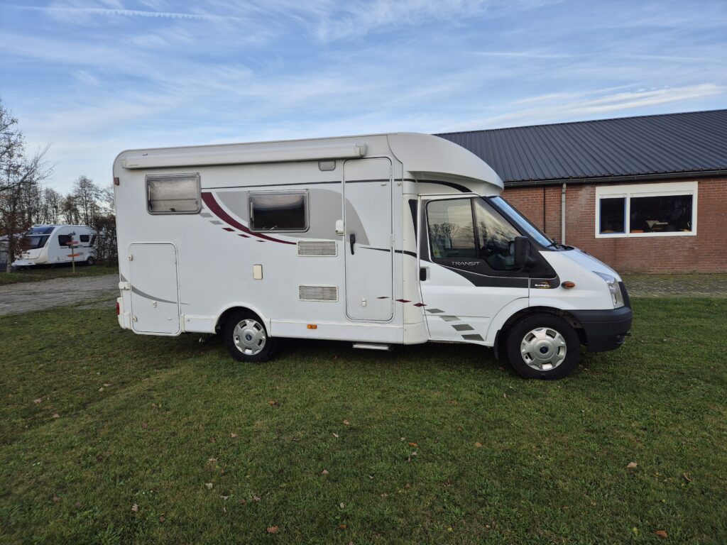Verkocht! Compacte camper met nieuwe motor