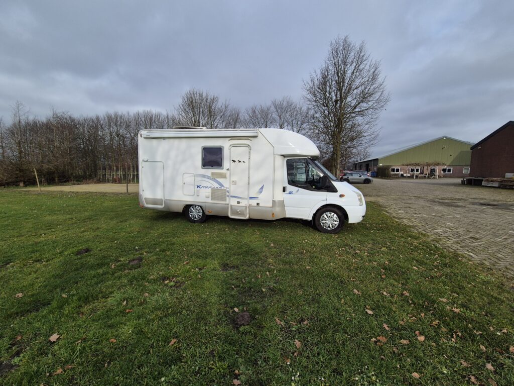 Verkocht! Leuke camper met xxl garage